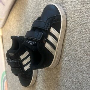 Adidas Toddler Shoes Sneakers Size 6KWhite Black Gently used in good condition